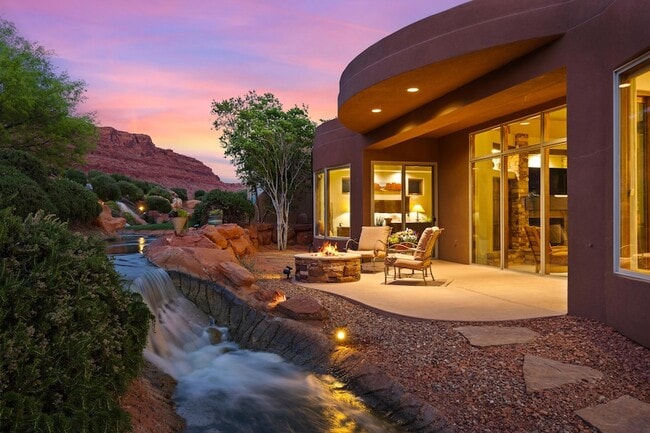 Building Photo - 2410 W Entrada Trail