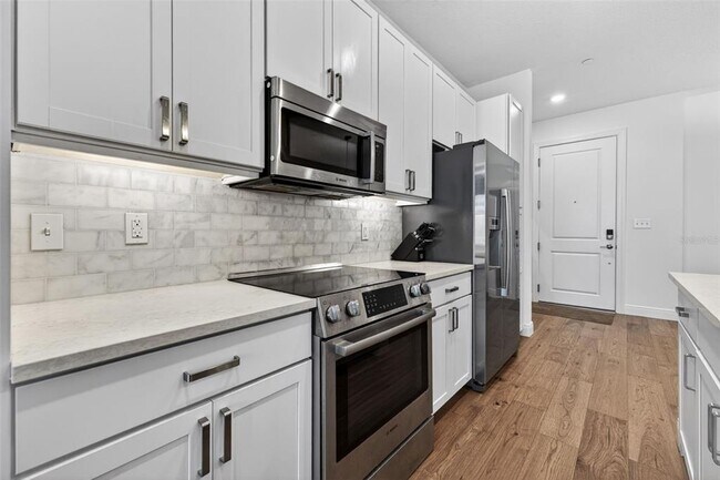 Building Photo - 644 3rd Ave S