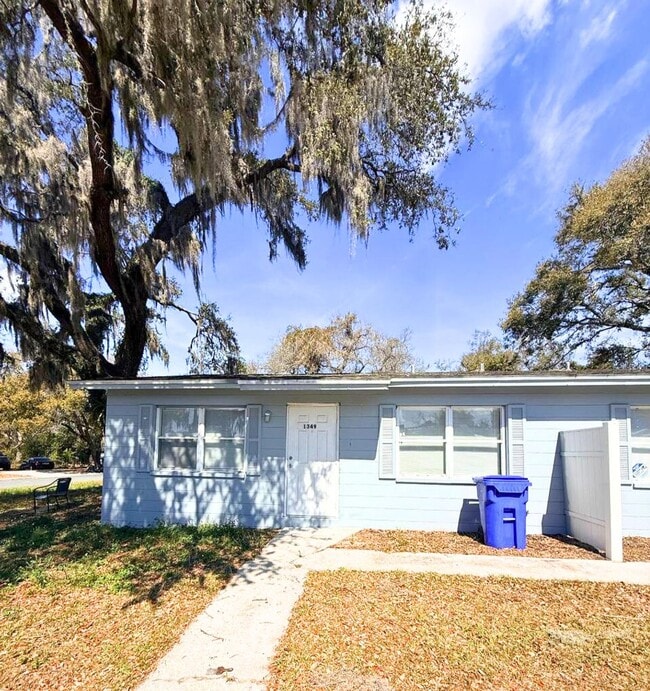 Building Photo - 2nd St