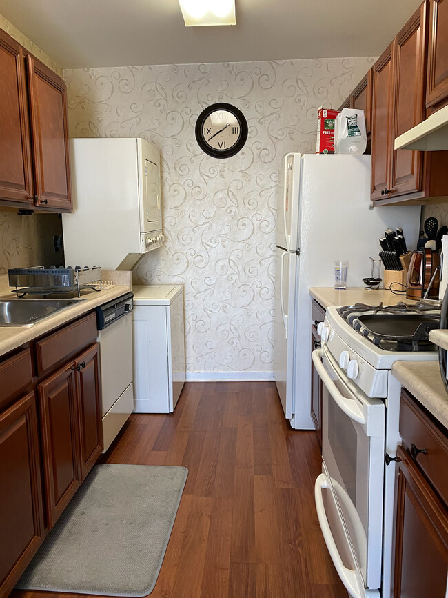 Kitchen with washer/dryer - 24 Hillside Ter