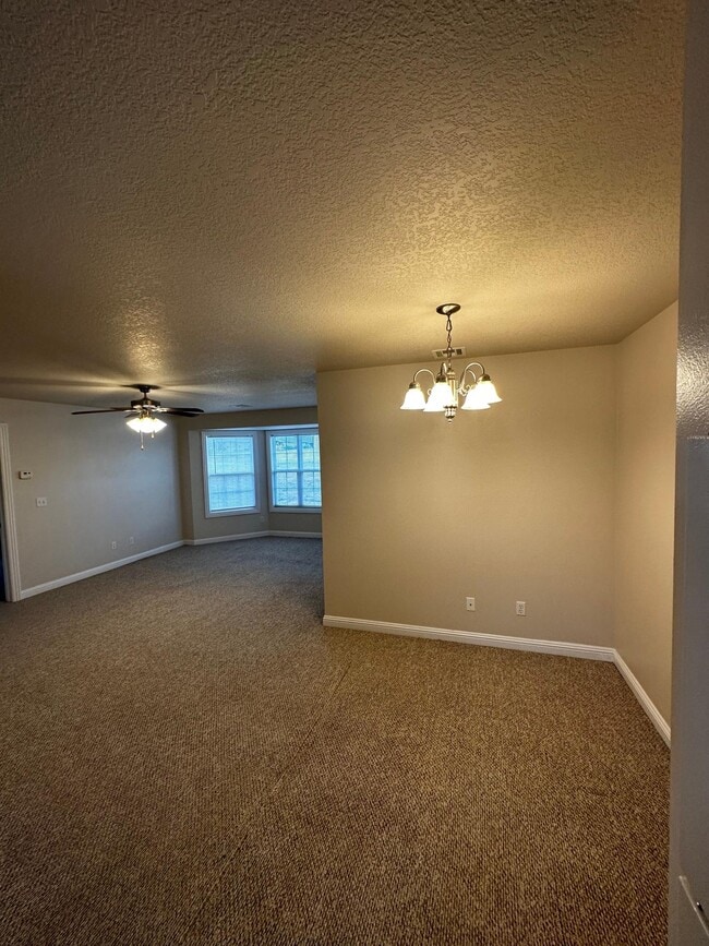 Building Photo - 1121 Marie Ln