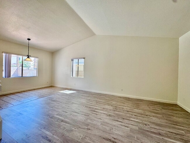 Building Photo - Spacious 4BD/3BA NLV Home with Downstairs ...