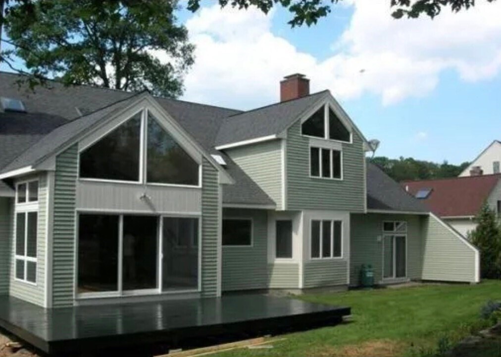 Primary Photo - 130 E Emerson Rd