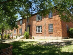 Building Photo - 307 E 33rd St