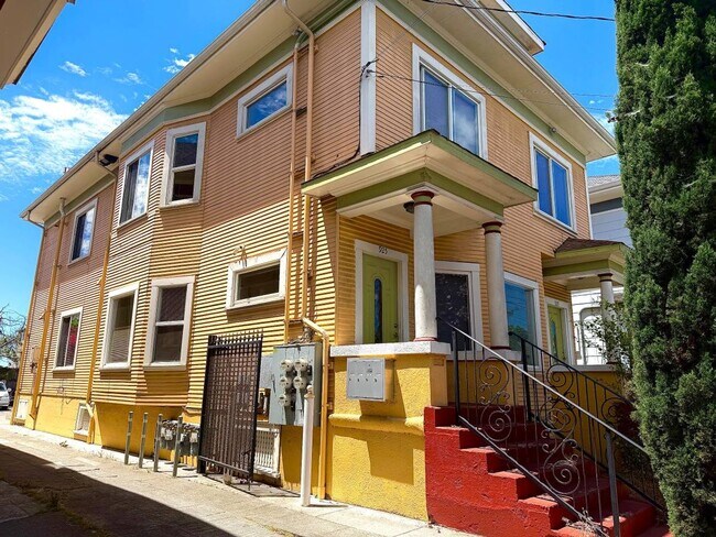 Building Photo - 925-931 Apgar Street