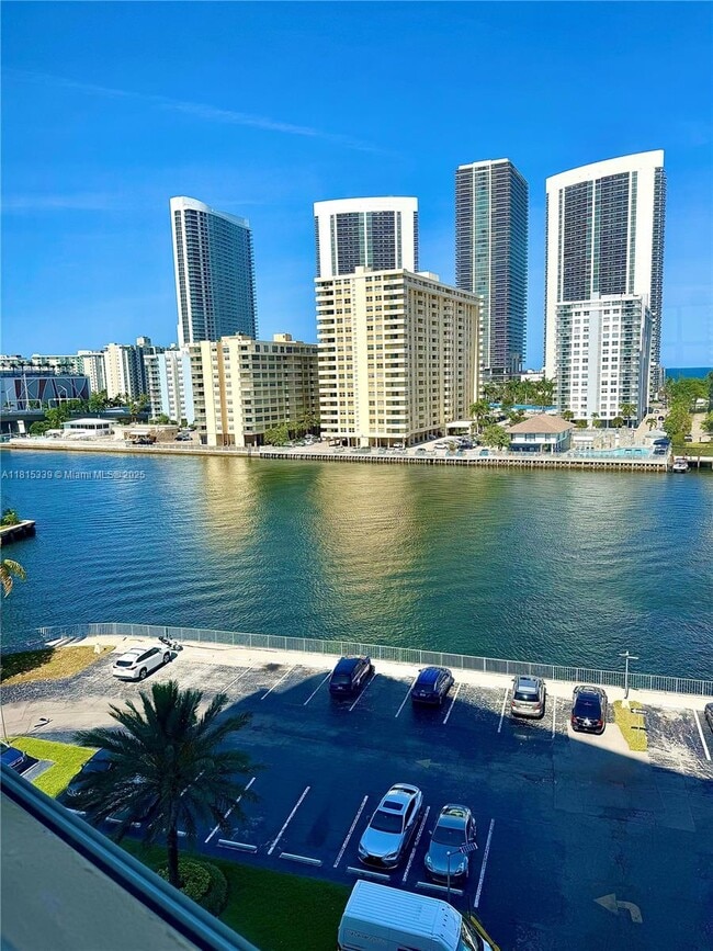 Building Photo - 100 Golden Isles Dr