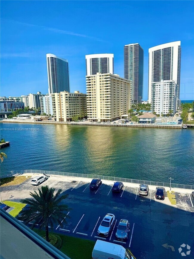 Building Photo - 100 Golden Isles Dr