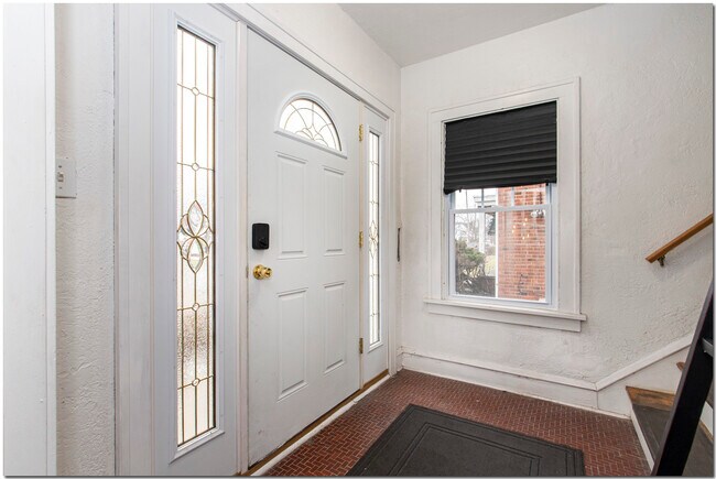 Foyer - 3377 Sutton Rd