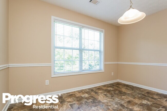 Building Photo - 680 Castlebrooke Dr SE