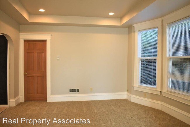 Building Photo - 412 NE 65th St
