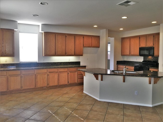 Building Photo - 4555 Pine White Rd