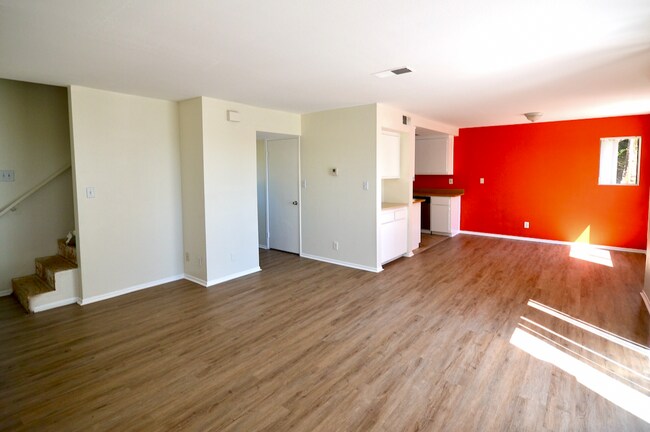 Living room/dining room - 3165 Weldon Ave