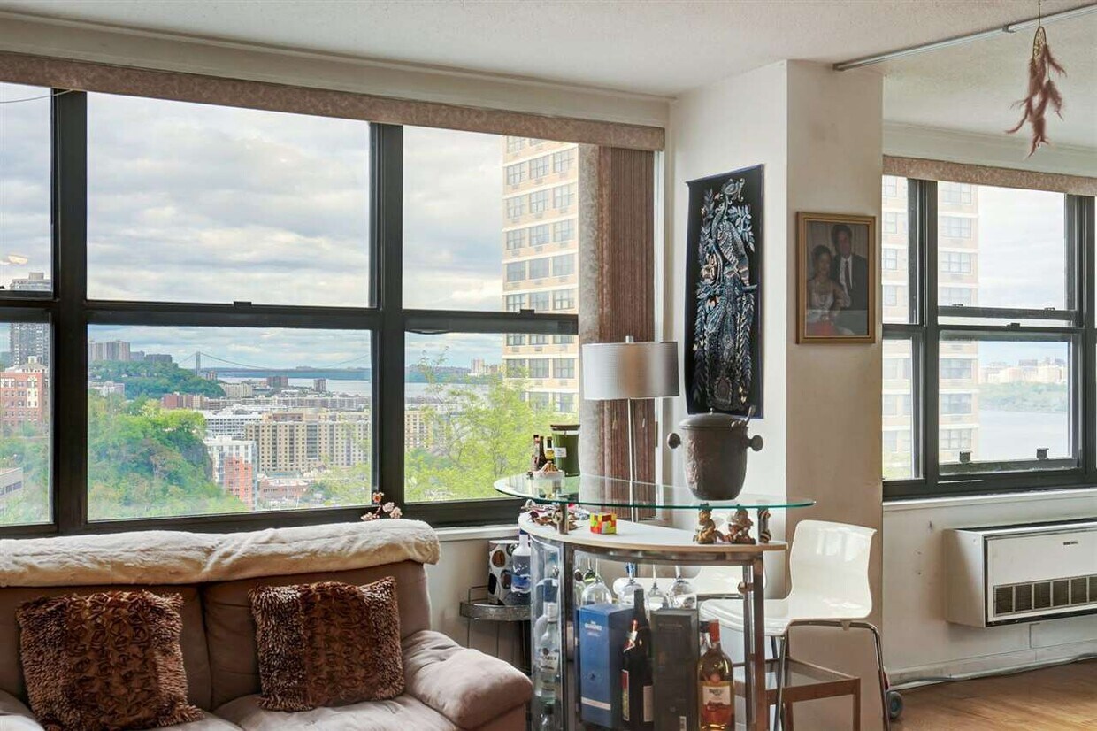 Foto principal - 7000 BLVD E