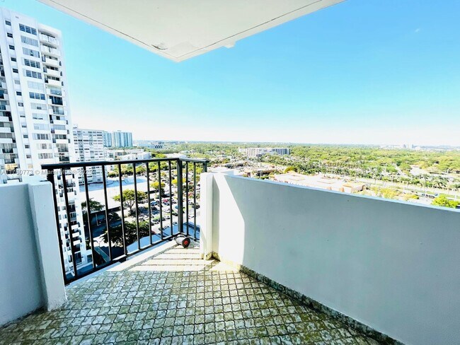 Foto del edificio - 2780 NE 183rd St