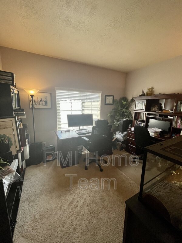 Building Photo - 891 S Kays Dr