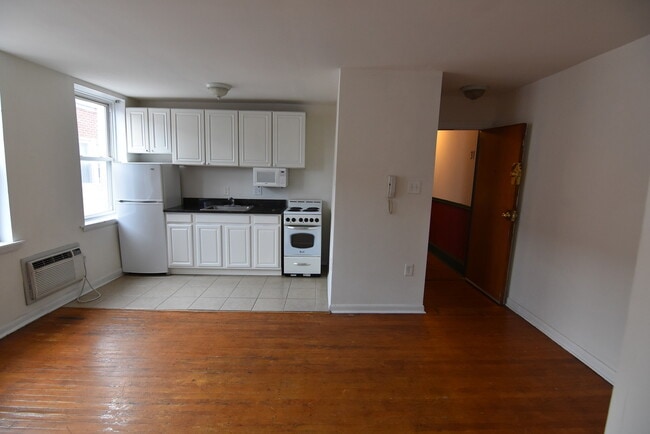 Building Photo - 3411 Spring Garden St