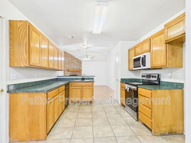 Building Photo - 1111 Pikes Peak Dr