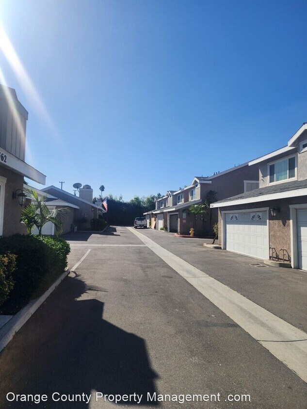 Building Photo - 2 br, 2.5 bath House - 7350 Cerritos Ave #10