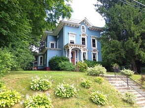 Building Photo - 68 Pleasant St