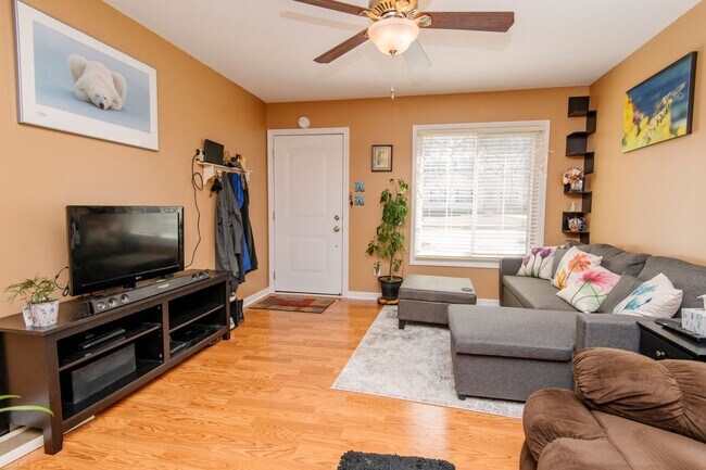 Foto del edificio - Cozy 3 bedroom home with spacious fenced backyard!