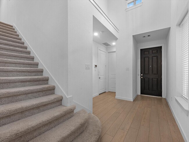 Foto del edificio - 952 Malibu Shr Ln