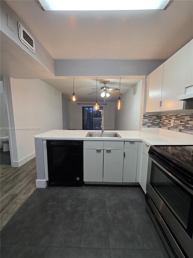 Building Photo - 7670 SW 152nd Ave