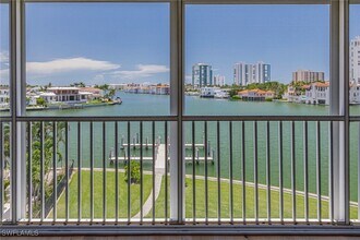 Building Photo - 250 Park Shore Dr
