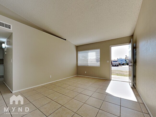 Foto del edificio - 11110 W Glenrosa Ave