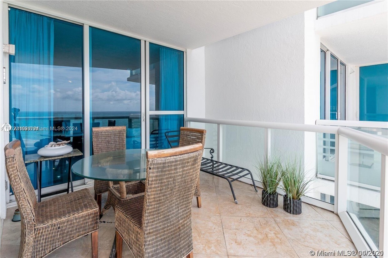 Foto principal - 3801 Collins Ave