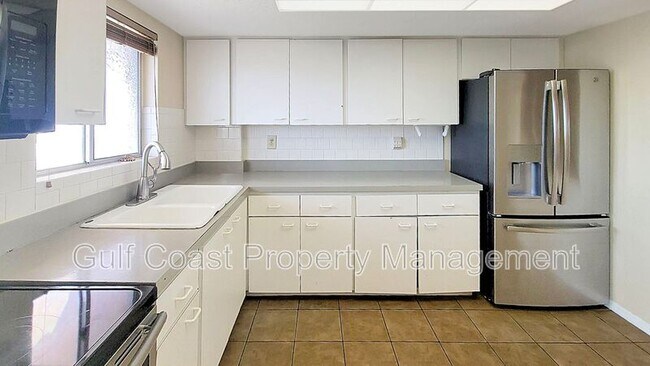 Building Photo - 4159 Lake Bayshore Dr