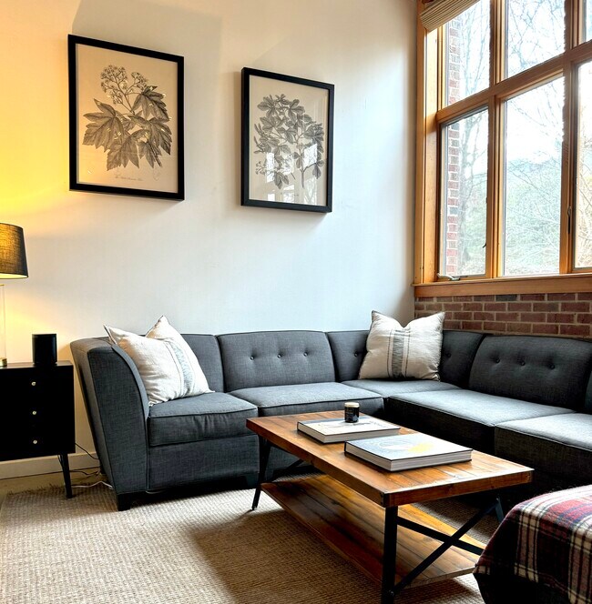 Foto del edificio - 640 Glen Iris Dr NE