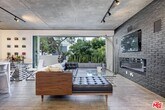 Foto principal - 818 N Doheny Dr