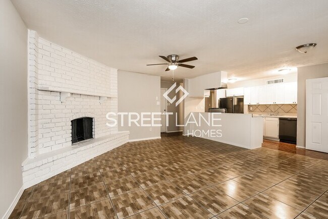 Building Photo - Stunning 3 Bedroom 2 Baths Home In Houston!