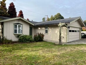 Building Photo - 3062 Girard Ct