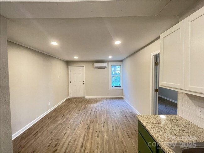 Building Photo - 2800 Carol Ave
