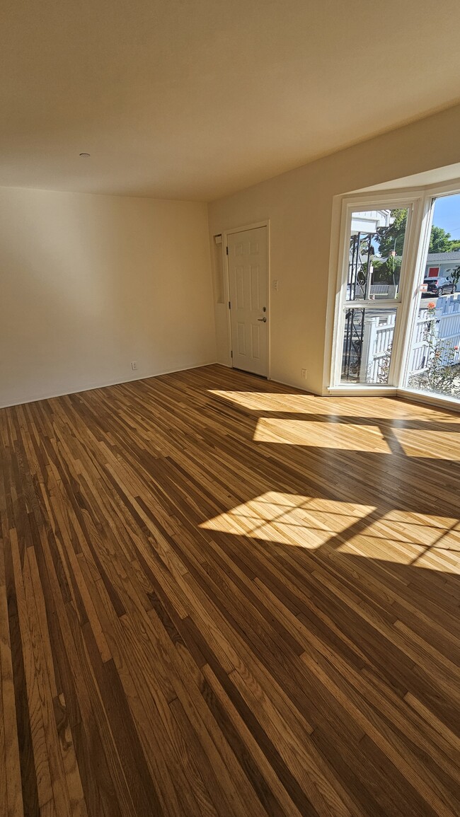 Living looking towards entry - 4049 Tilden Ave