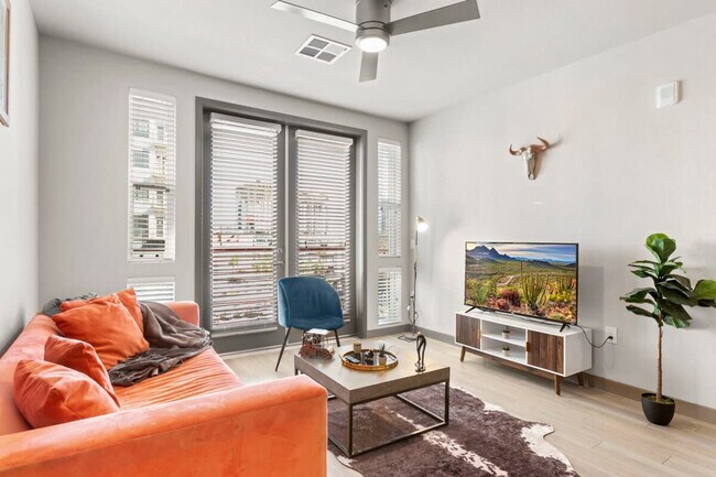 Building Photo - 400 N 2nd Ave