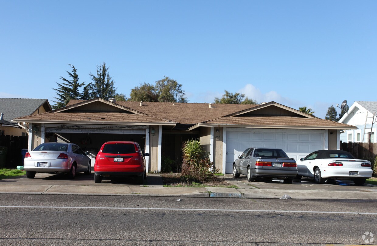 Building Photo - 2011-2013 Dels Ln