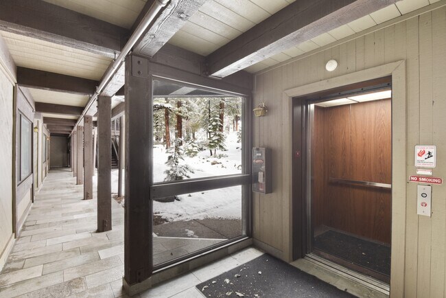 Building Photo - 333 Ski Way