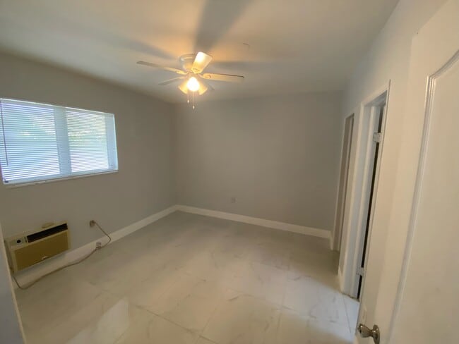 Foto del edificio - 1217 NE 127th St