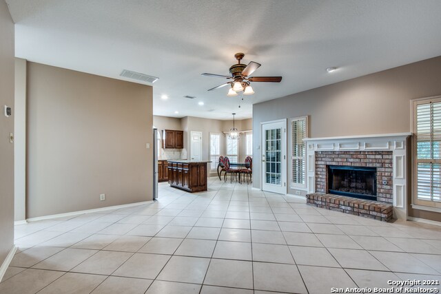 Foto del edificio - 2130 Mollys Way Dr