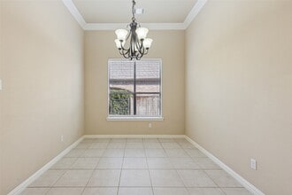 Building Photo - 11 Vershire Cir