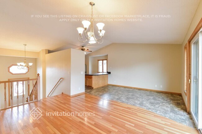 Foto del edificio - 100 Interlachen Way