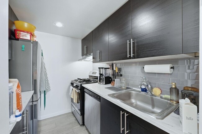 Building Photo - 174 Grand St