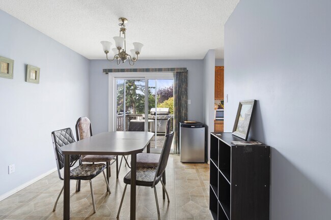 Photo du bâtiment - 9451-65ave 65 Ave