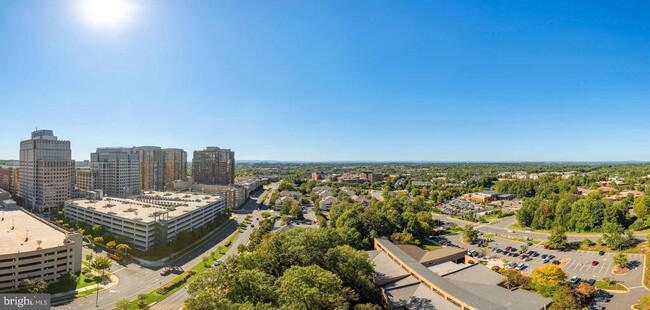 Building Photo - 1830 Fountain Dr