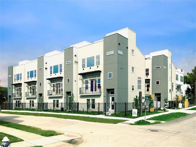 Building Photo - 5302 Chenevert St