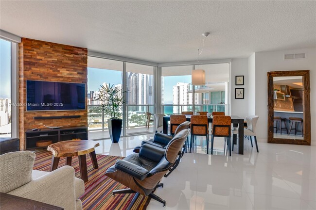 Foto del edificio - 150 Sunny Isles Blvd