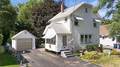 Building Photo - 92 Veness Ave