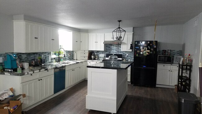 Building Photo - 3601 Fairmount Dr